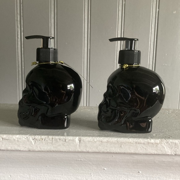 NWT 2 Black Skull 💀 Shaped -Blackberry Sage Scented Maison De Base Hand Soaps - Picture 10 of 16